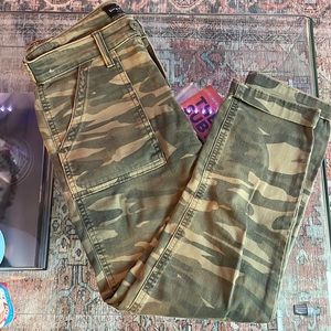 Lucky brand cargo capri